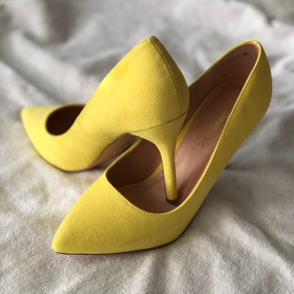 Yellow pumps, brand new!